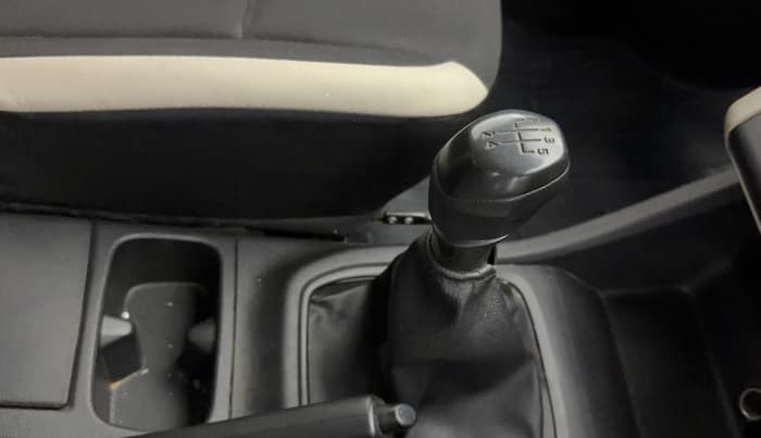 2021 Renault TRIBER RXL MT, Petrol, Manual, 78,327 km, Gear Lever