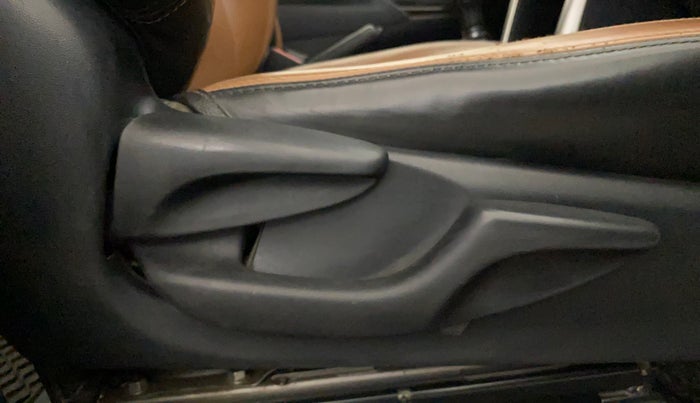 2018 Toyota Innova Crysta 2.7 GX 7 STR MT, Petrol, Manual, 92,199 km, Driver Side Adjustment Panel