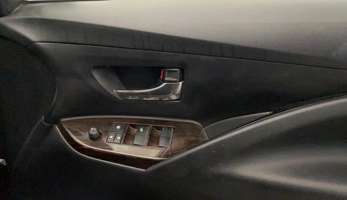 2018 Toyota Innova Crysta 2.7 GX 7 STR MT, Petrol, Manual, 92,199 km, Driver Side Door Panels Control