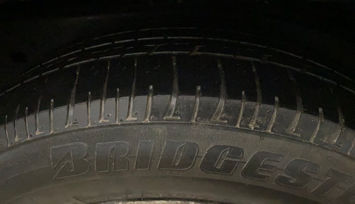 2018 Toyota Innova Crysta 2.7 GX 7 STR MT, Petrol, Manual, 92,199 km, Left Rear Tyre Tread