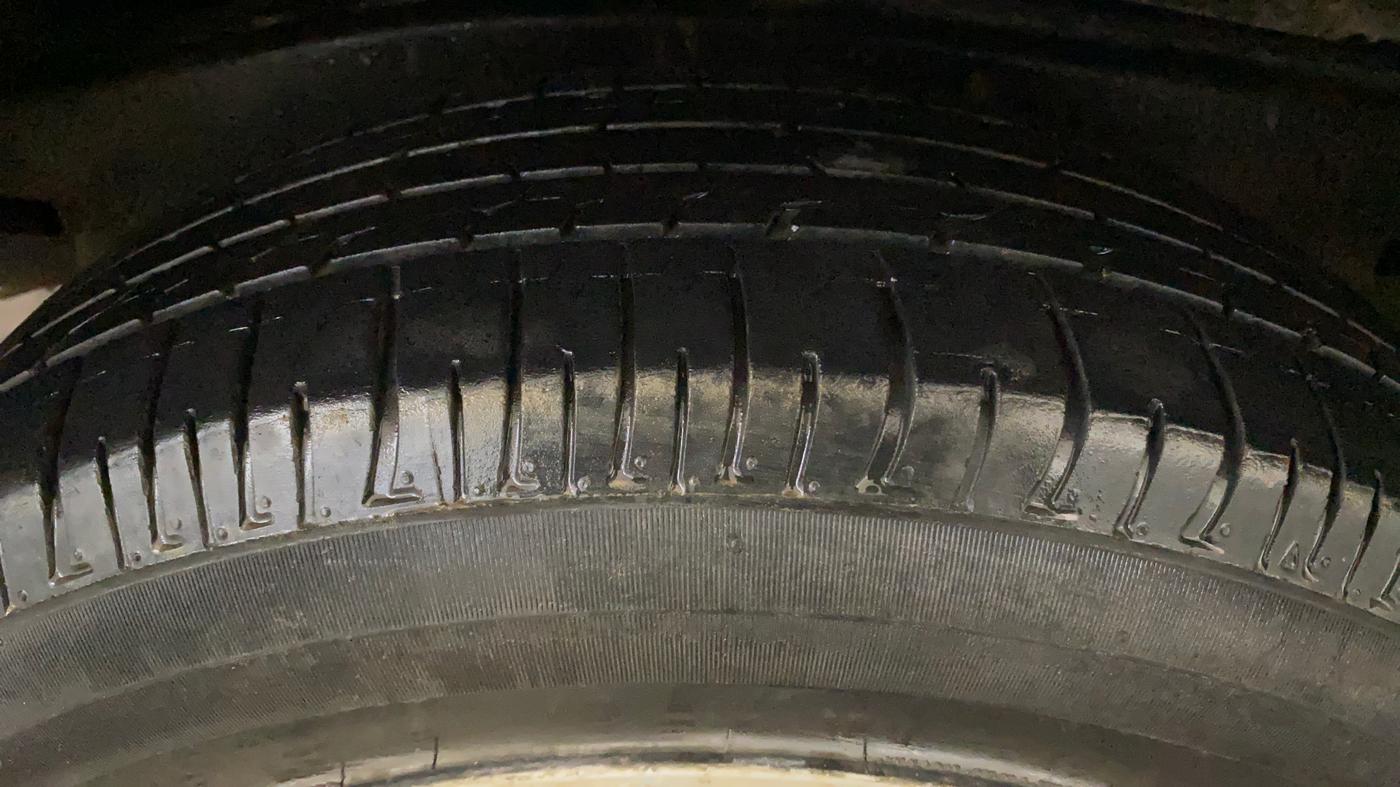 2018 Toyota Innova Crysta 2.7 GX 7 STR MT, Petrol, Manual, 92,265 km, Right Rear Tyre Tread