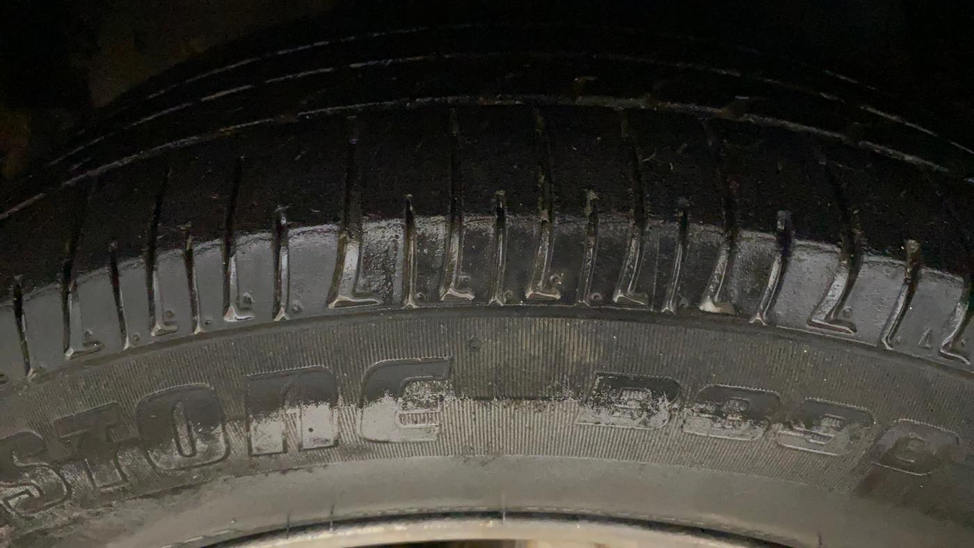 2018 Toyota Innova Crysta 2.7 GX 7 STR MT, Petrol, Manual, 92,265 km, Left Front Tyre Tread