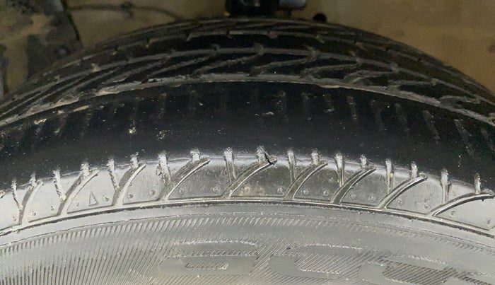 2015 Maruti Ciaz ZXI, Petrol, Manual, 75,992 km, Left Front Tyre Tread