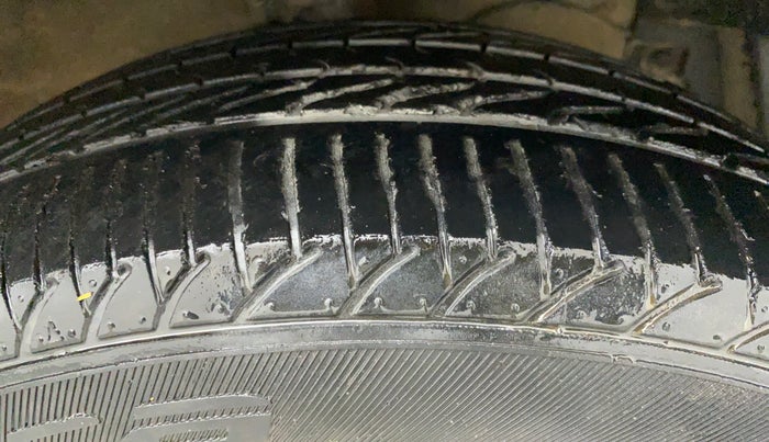 2015 Maruti Ciaz ZXI, Petrol, Manual, 75,992 km, Right Front Tyre Tread