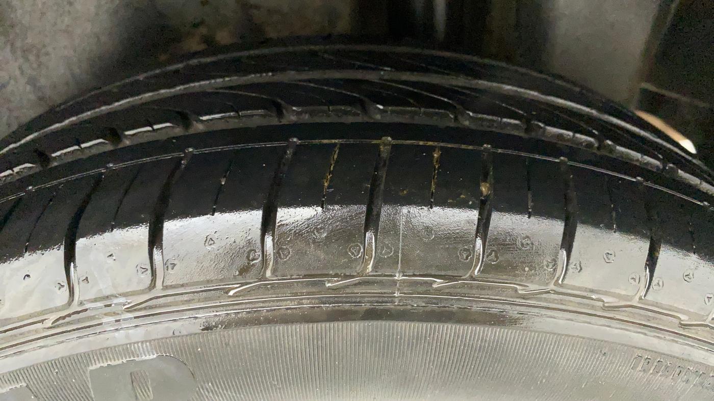 2015 Maruti Ciaz ZXI, Petrol, Manual, 75,992 km, Left Rear Tyre Tread
