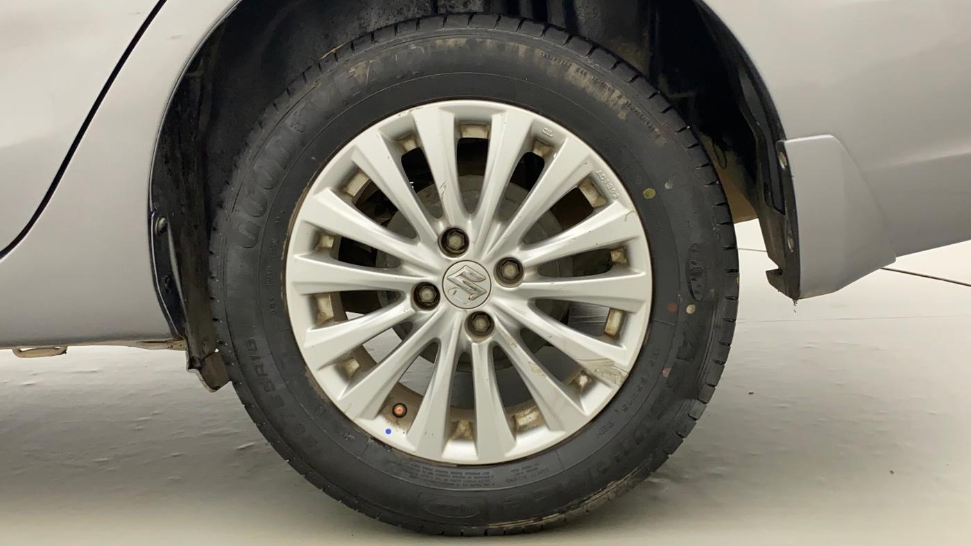 2015 Maruti Ciaz ZXI, Petrol, Manual, 75,992 km, Left Rear Wheel
