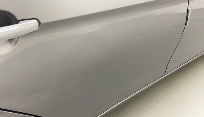 2015 Maruti Ciaz ZXI, Petrol, Manual, 75,992 km, Right rear door - Minor scratches