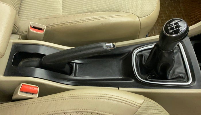 2015 Maruti Ciaz ZXI, Petrol, Manual, 75,992 km, Gear Lever