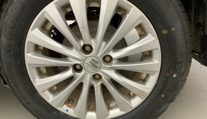 2015 Maruti Ciaz ZXI, Petrol, Manual, 75,992 km, Left rear tyre - Minor scratches