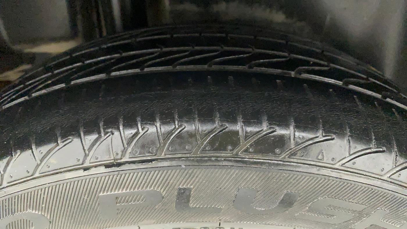 2015 Maruti Ciaz ZXI, Petrol, Manual, 75,992 km, Right Rear Tyre Tread