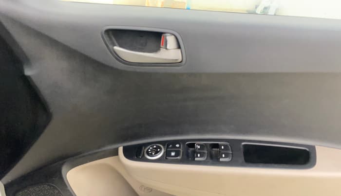 2014 Hyundai Xcent S 1.2, Petrol, Manual, 1,04,408 km, Driver Side Door Panels Control