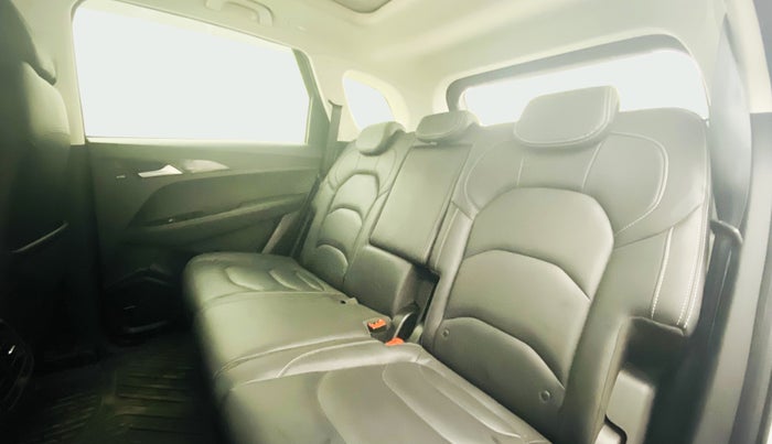 2019 MG HECTOR SHARP 2.0 DIESEL, Diesel, Manual, 35,733 km, Right Side Rear Door Cabin