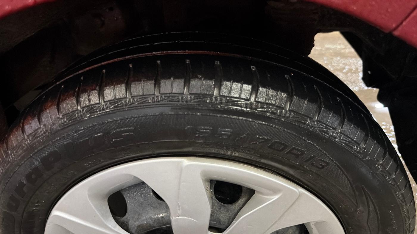 2014 Hyundai Eon MAGNA +, Petrol, Manual, 24,244 km, Left Rear Tyre Tread