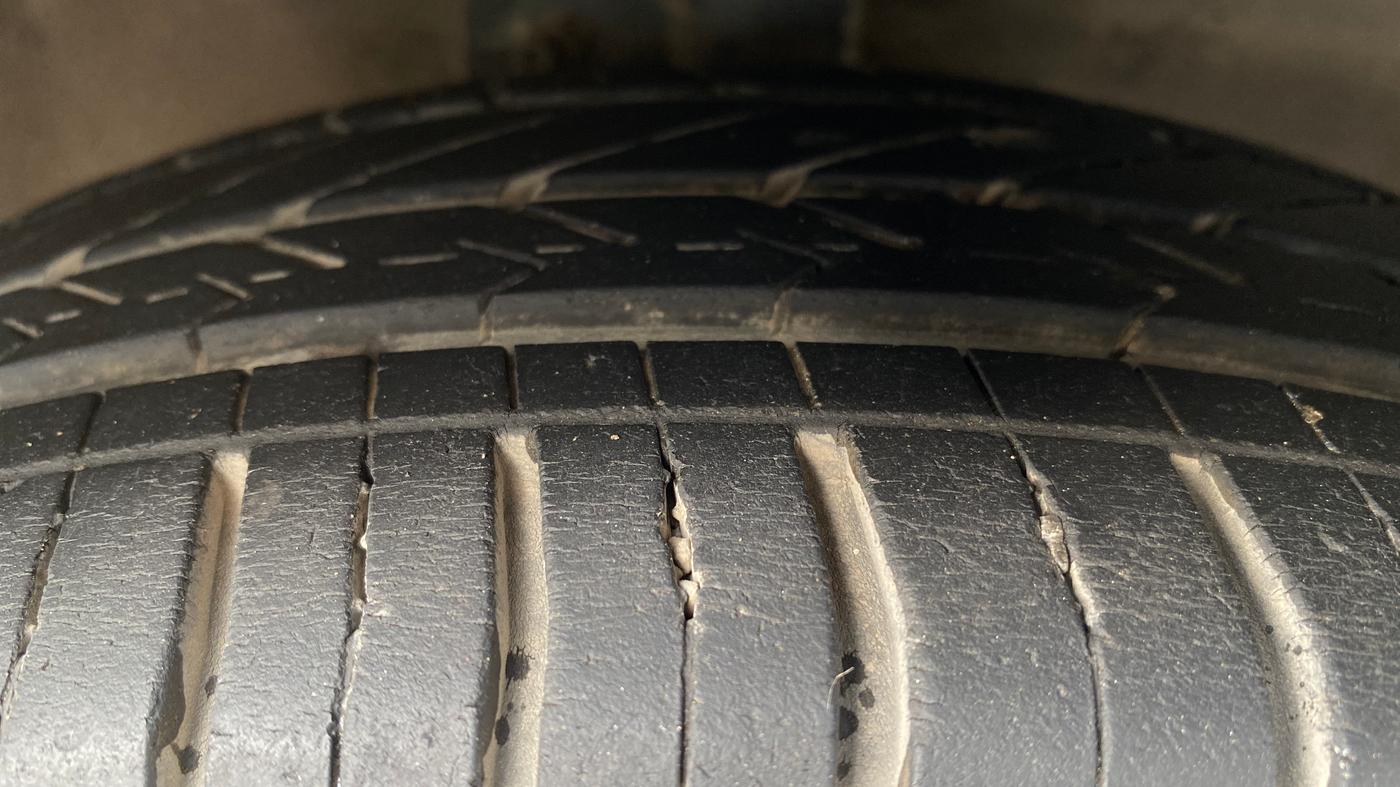 2016 Maruti Celerio VXI AMT, Petrol, Automatic, 50,687 km, Right Front Tyre Tread