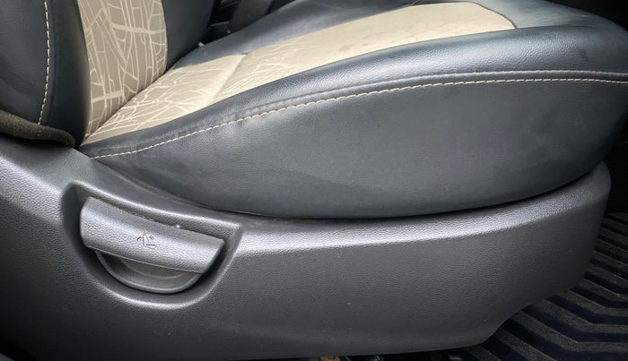 2018 Hyundai Grand i10 MAGNA 1.2 VTVT, Petrol, Manual, 51,955 km, Driver Side Adjustment Panel