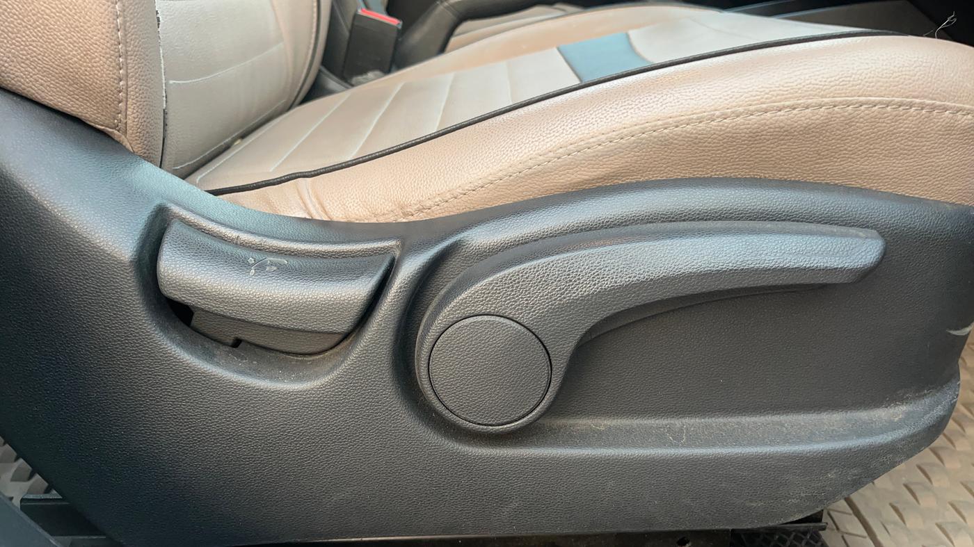 2015 Hyundai Creta S 1.6 PETROL, Petrol, Manual, 82,813 km, Driver Side Adjustment Panel