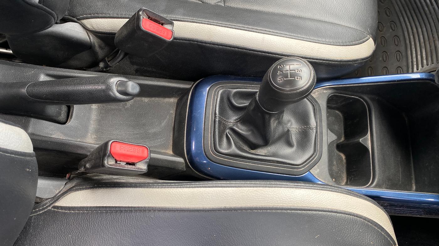 2021 Maruti IGNIS SIGMA 1.2, Petrol, Manual, 70,741 km, Gear Lever