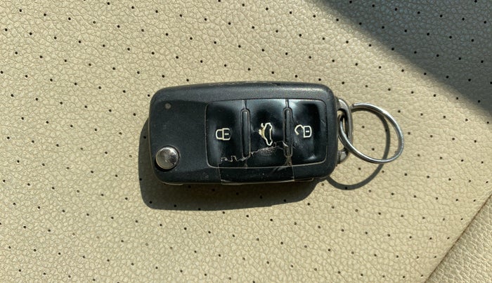 2014 Volkswagen Vento HIGHLINE PETROL AT, Petrol, Automatic, 87,470 km, Key Close Up