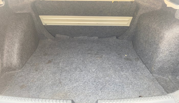 2014 Volkswagen Vento HIGHLINE PETROL AT, Petrol, Automatic, 87,470 km, Boot Inside