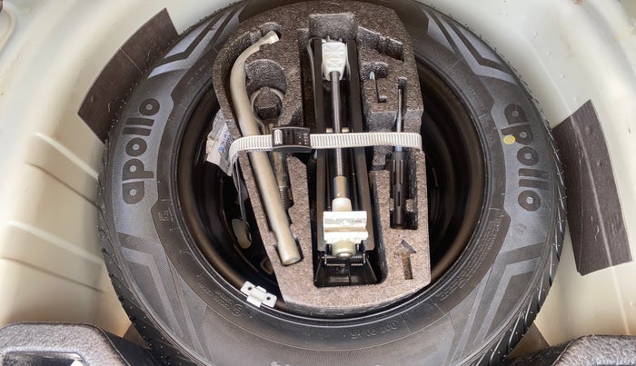 2014 Volkswagen Vento HIGHLINE PETROL AT, Petrol, Automatic, 87,470 km, Spare Tyre