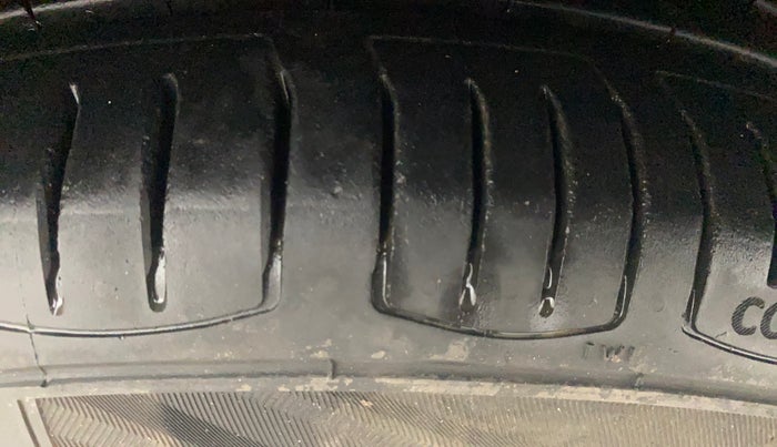 2014 Volkswagen Vento HIGHLINE PETROL AT, Petrol, Automatic, 87,470 km, Right Front Tyre Tread