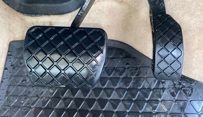 2014 Volkswagen Vento HIGHLINE PETROL AT, Petrol, Automatic, 87,470 km, Pedals