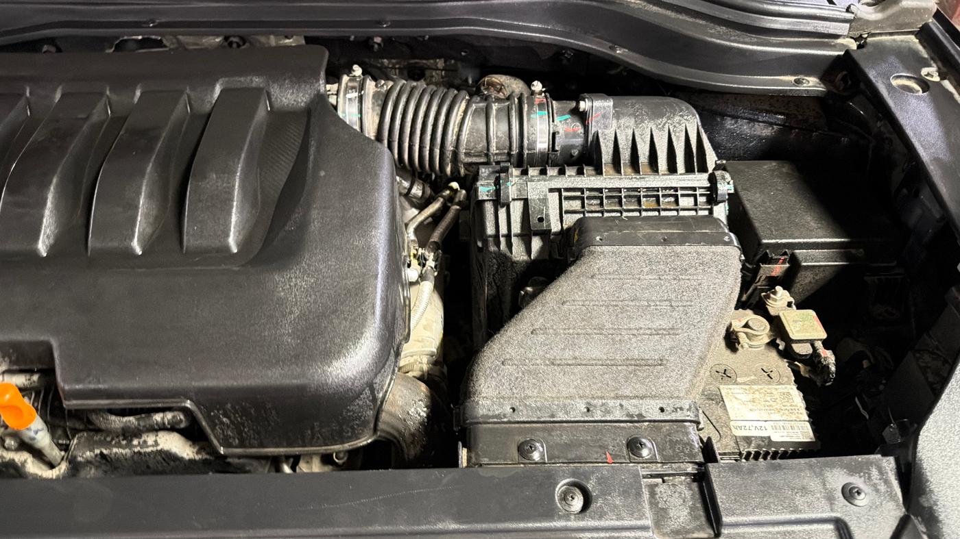 2025 Mahindra XUV700 AX 5 P MT 7 STR, Petrol, Manual, 4,742 km, Engine View - Left