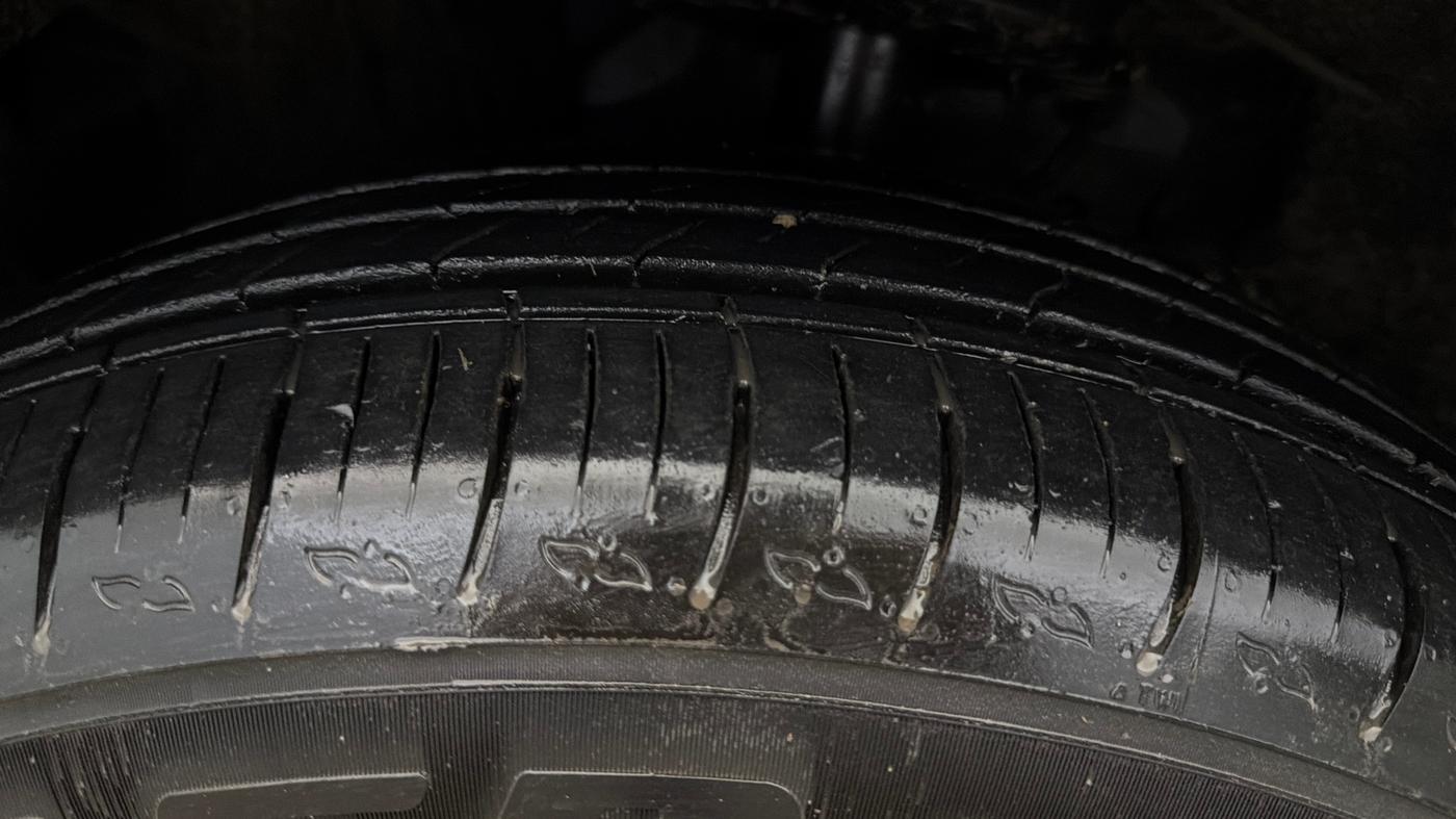 2025 Mahindra XUV700 AX 5 P MT 7 STR, Petrol, Manual, 4,742 km, Left Front Tyre Tread
