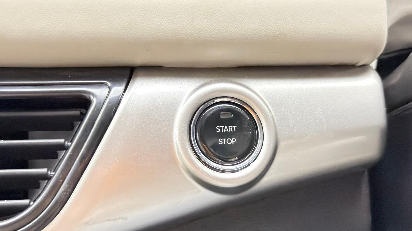 2025 Mahindra XUV700 AX 5 P MT 7 STR, Petrol, Manual, 4,742 km, Keyless Start/ Stop Button