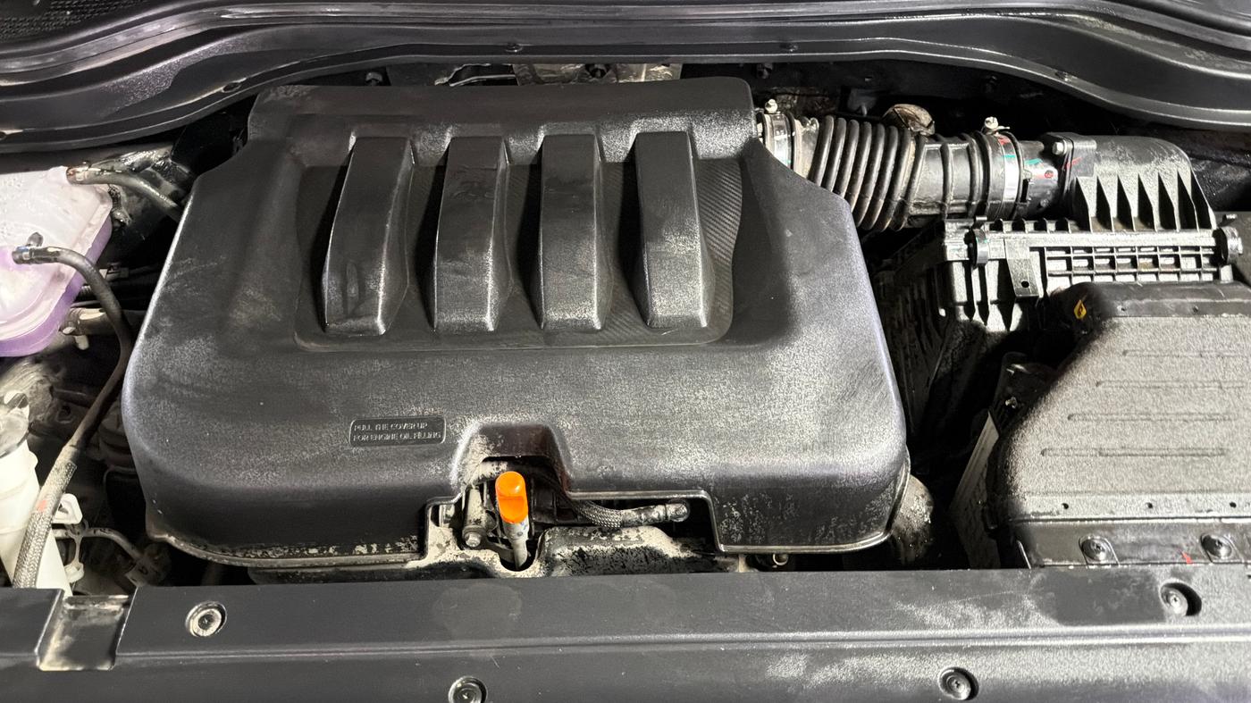 2025 Mahindra XUV700 AX 5 P MT 7 STR, Petrol, Manual, 4,742 km, Engine View