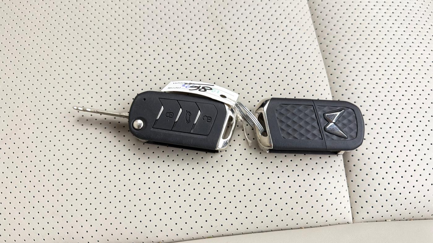 2025 Mahindra XUV700 AX 5 P MT 7 STR, Petrol, Manual, 4,742 km, Key Close Up