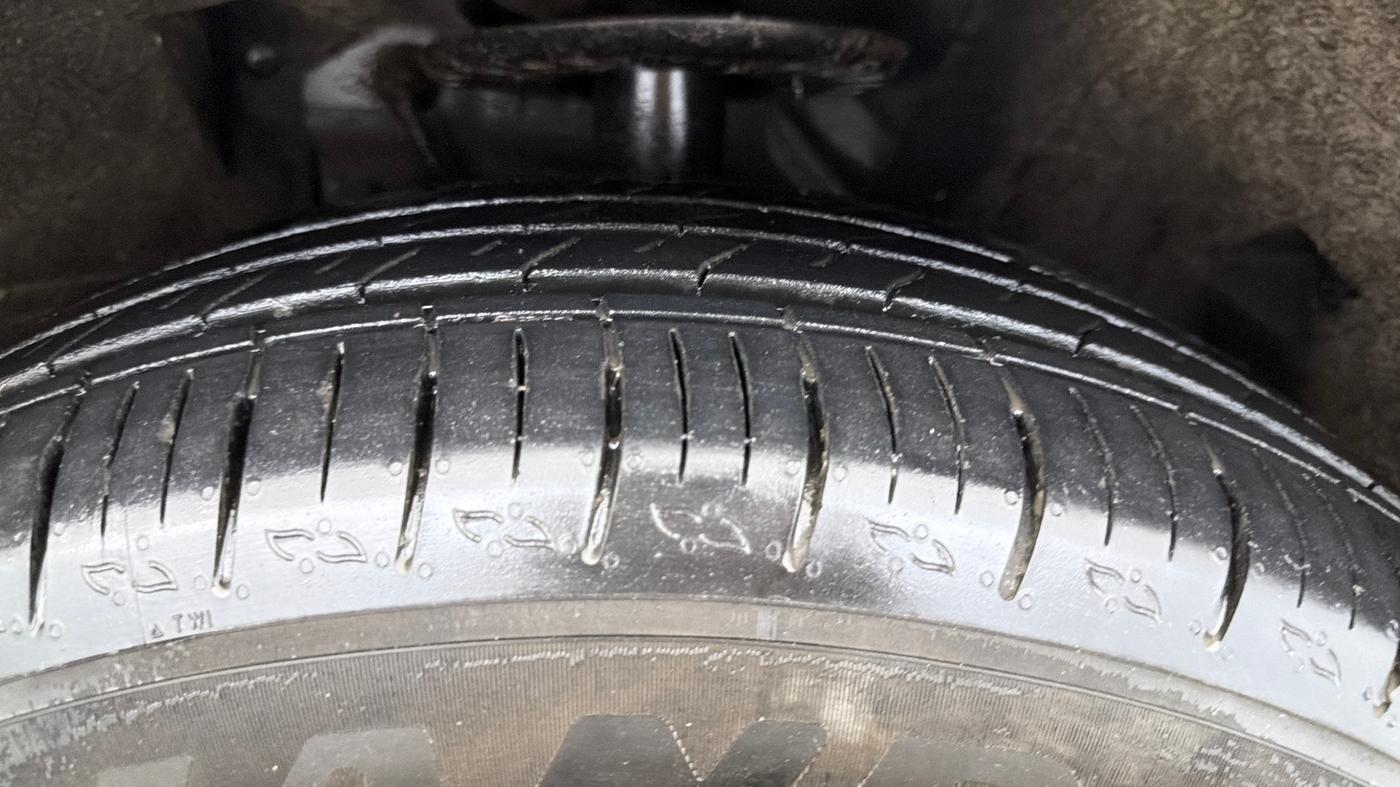 2025 Mahindra XUV700 AX 5 P MT 7 STR, Petrol, Manual, 4,742 km, Right Front Tyre Tread
