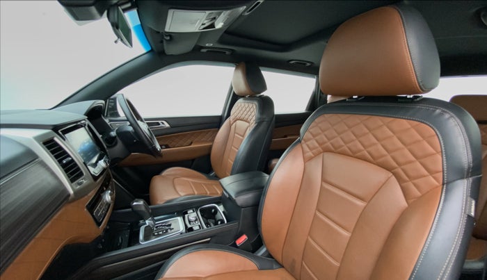 2019 Mahindra ALTURAS G4 4WD AT, Diesel, Automatic, 46,844 km, Right Side Front Door Cabin