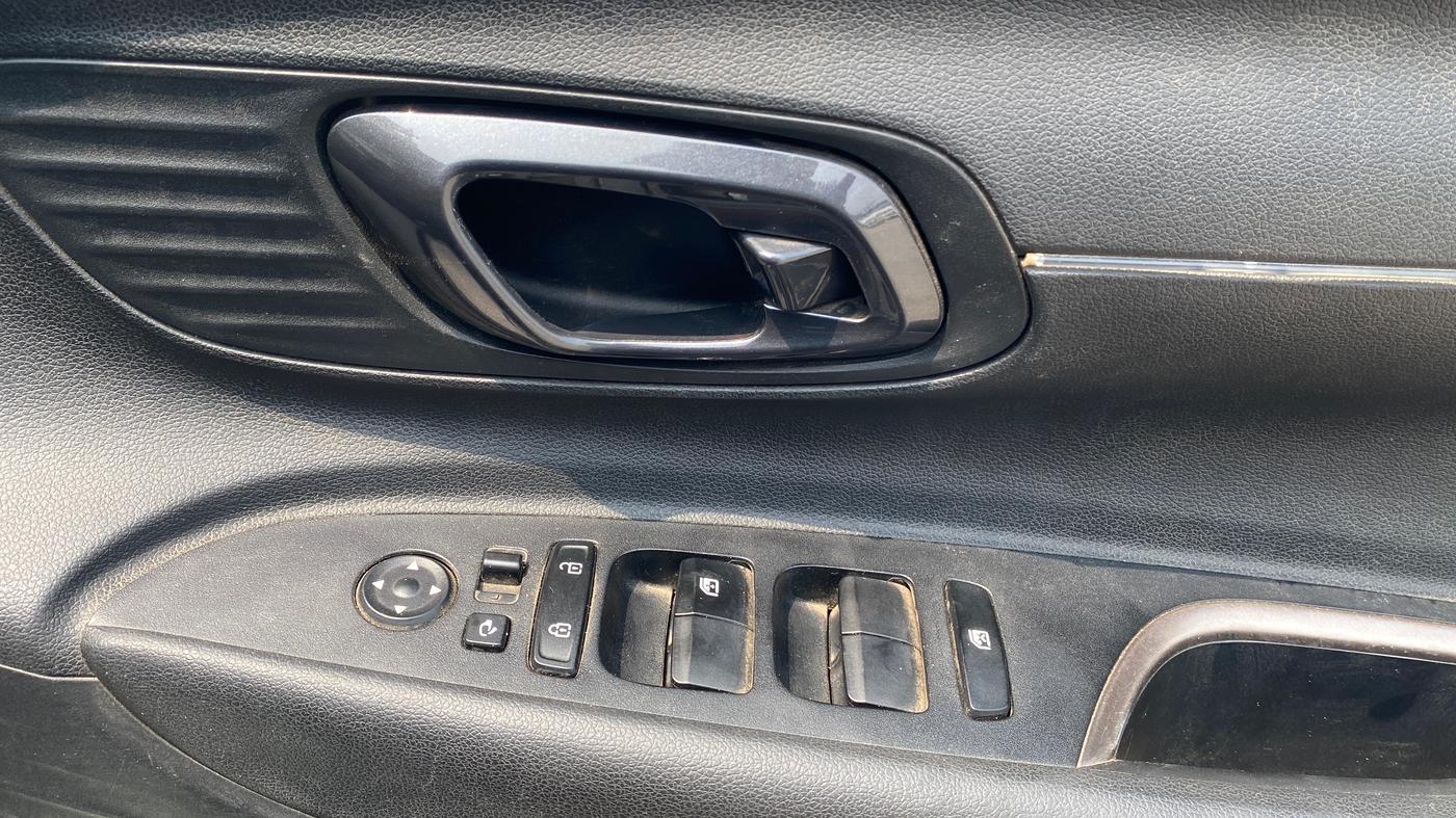 2021 Hyundai NEW I20 ASTA (O) 1.2 MT, CNG, Manual, 71,497 km, Driver Side Door Panels Control
