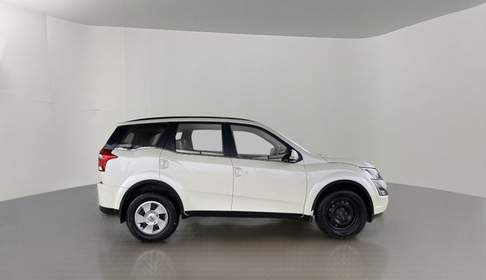 2019 Mahindra XUV500 W7 FWD, Diesel, Manual, 84,652 km, Right Side View