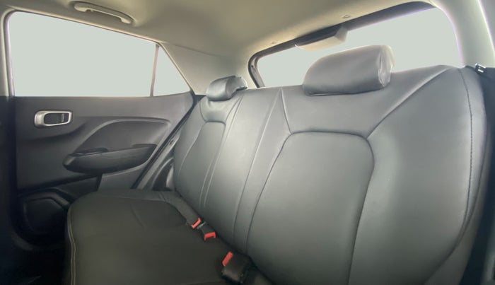 2020 Hyundai VENUE 1.5 SX CRDI MT, Diesel, Manual, 11,995 km, Right Side Rear Door Cabin