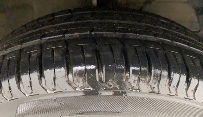 2021 Maruti XL6 ZETA SHVS, Petrol, Manual, 7,307 km, Right Front Tyre Tread