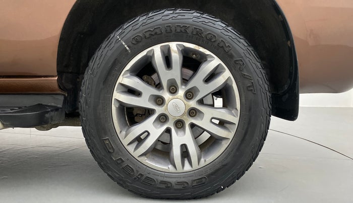 2016 Ford Endeavour 3.2l 4X4 AT Titanium, Diesel, Automatic, 76,409 km, Left Rear Wheel