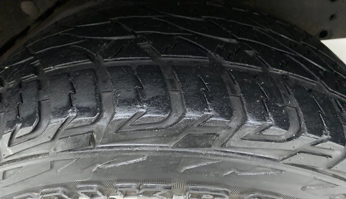 2016 Ford Endeavour 3.2l 4X4 AT Titanium, Diesel, Automatic, 76,409 km, Left Rear Tyre Tread