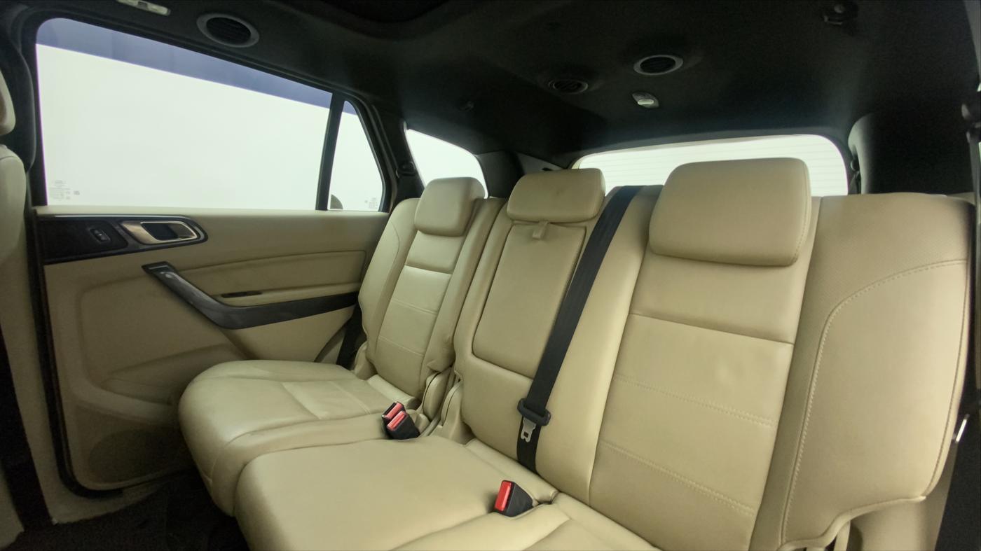 2016 Ford Endeavour 3.2l 4X4 AT Titanium, Diesel, Automatic, 76,409 km, Right Side Rear Door Cabin