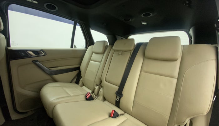 2016 Ford Endeavour 3.2l 4X4 AT Titanium, Diesel, Automatic, 76,409 km, Right Side Rear Door Cabin