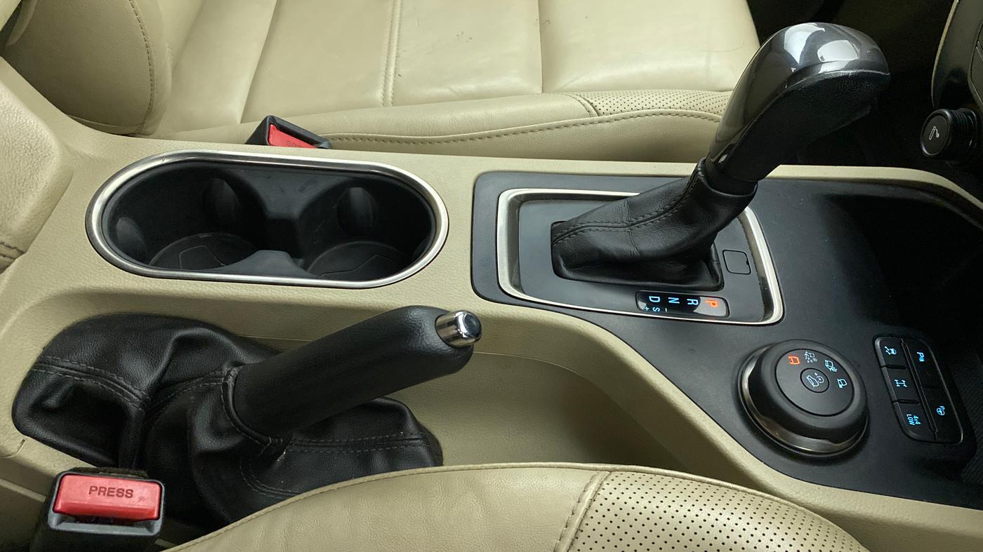 2016 Ford Endeavour 3.2l 4X4 AT Titanium, Diesel, Automatic, 76,409 km, Gear Lever