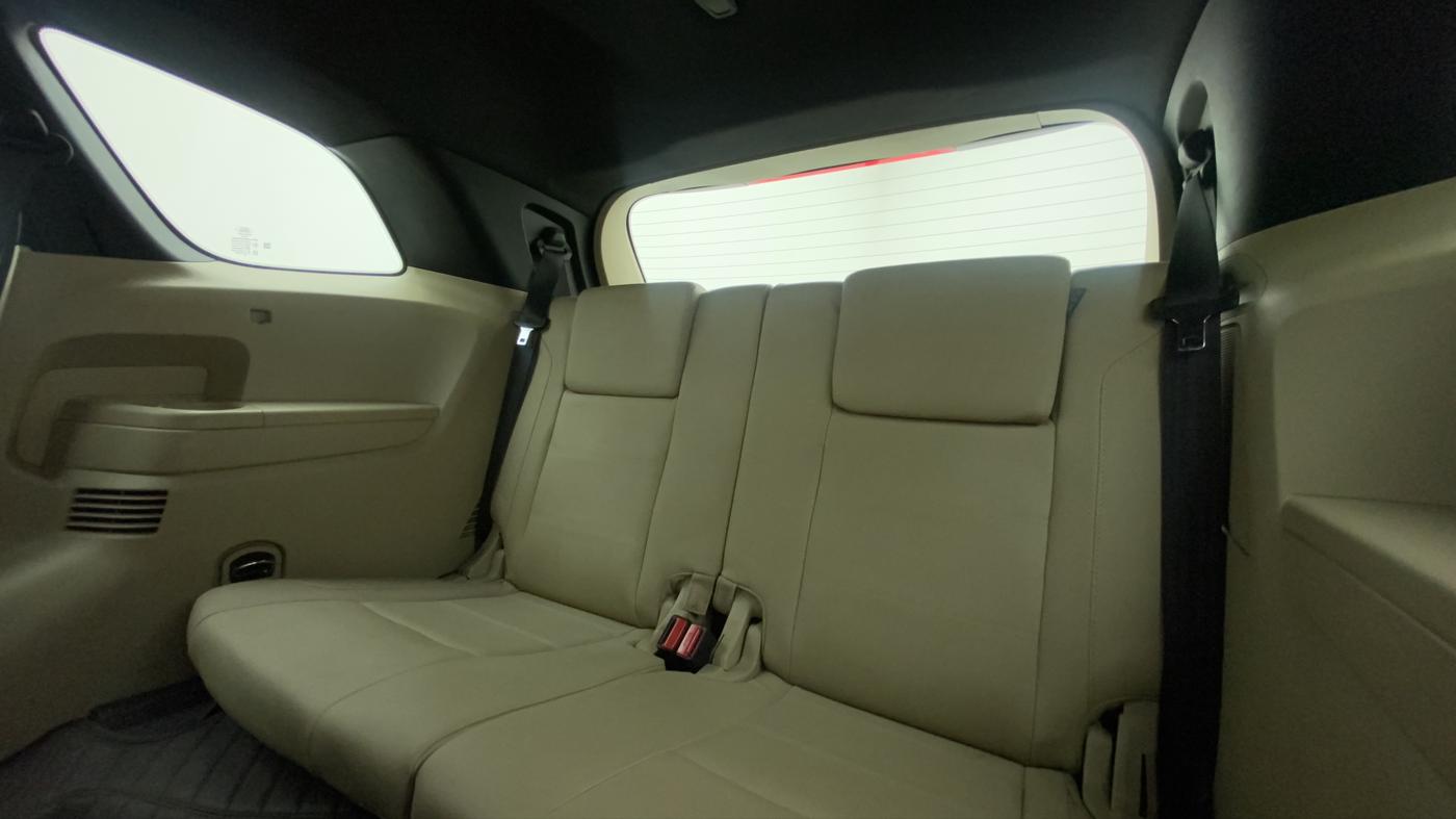 2016 Ford Endeavour 3.2l 4X4 AT Titanium, Diesel, Automatic, 76,409 km, Third Seat Row ( optional )