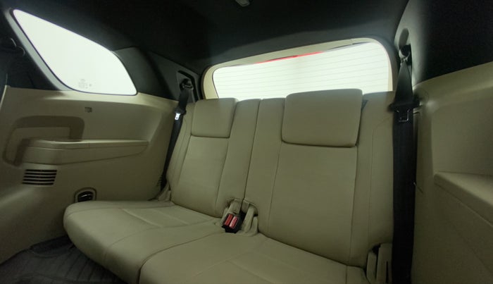 2016 Ford Endeavour 3.2l 4X4 AT Titanium, Diesel, Automatic, 76,409 km, Third Seat Row ( optional )