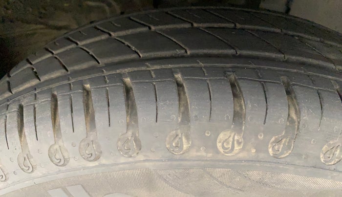 2020 Renault Kwid CLIMBER 1.0 AMT (O), Petrol, Automatic, 12,885 km, Right Front Tyre Tread