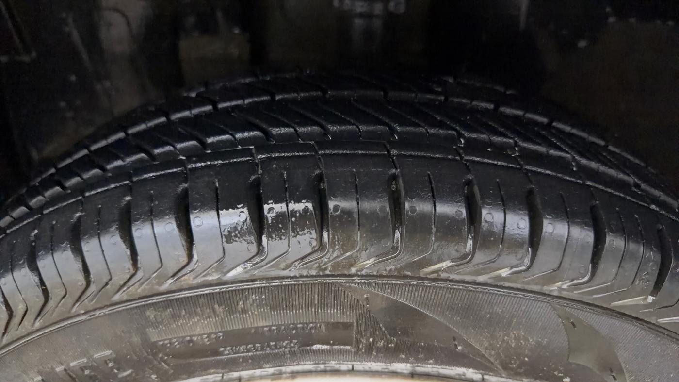 2016 Renault Kwid RXL 1.0 AMT, Petrol, Automatic, 42,347 km, Left Front Tyre Tread
