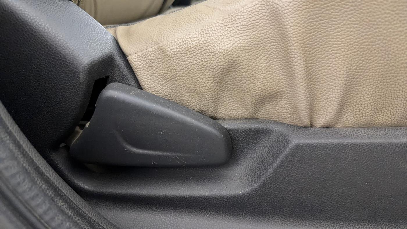 2016 Renault Kwid RXL 1.0 AMT, Petrol, Automatic, 42,347 km, Driver Side Adjustment Panel