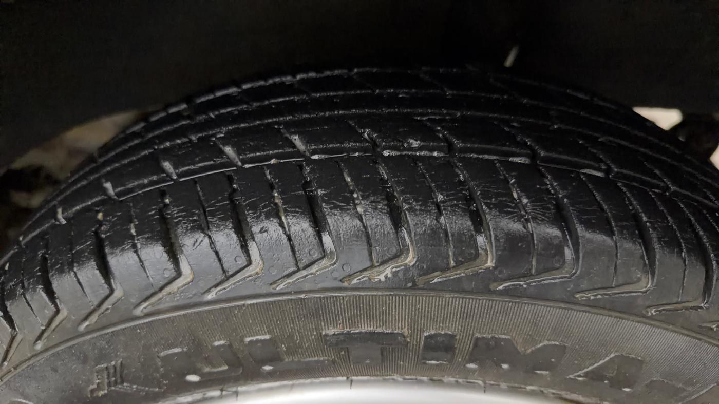 2016 Renault Kwid RXL 1.0 AMT, Petrol, Automatic, 42,347 km, Left Rear Tyre Tread