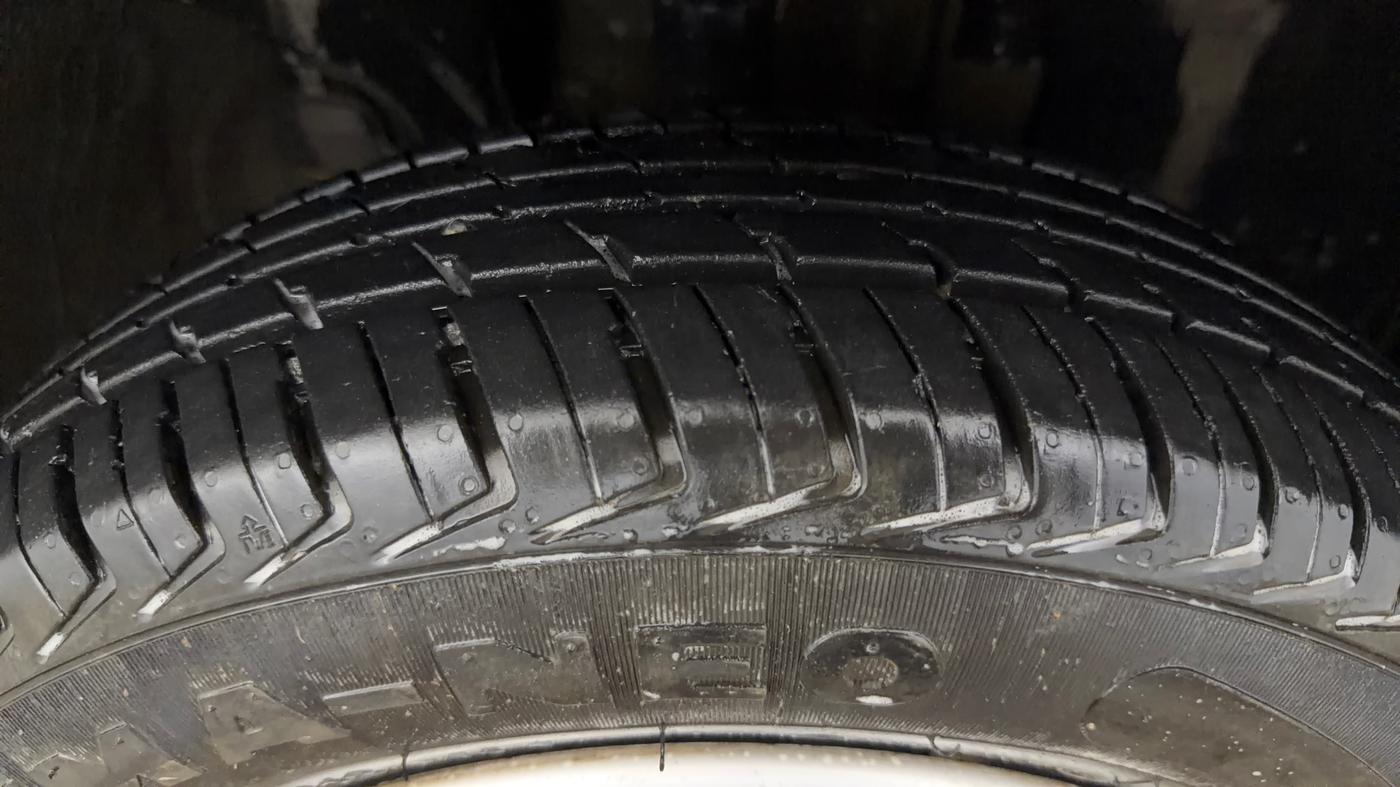 2016 Renault Kwid RXL 1.0 AMT, Petrol, Automatic, 42,347 km, Right Front Tyre Tread