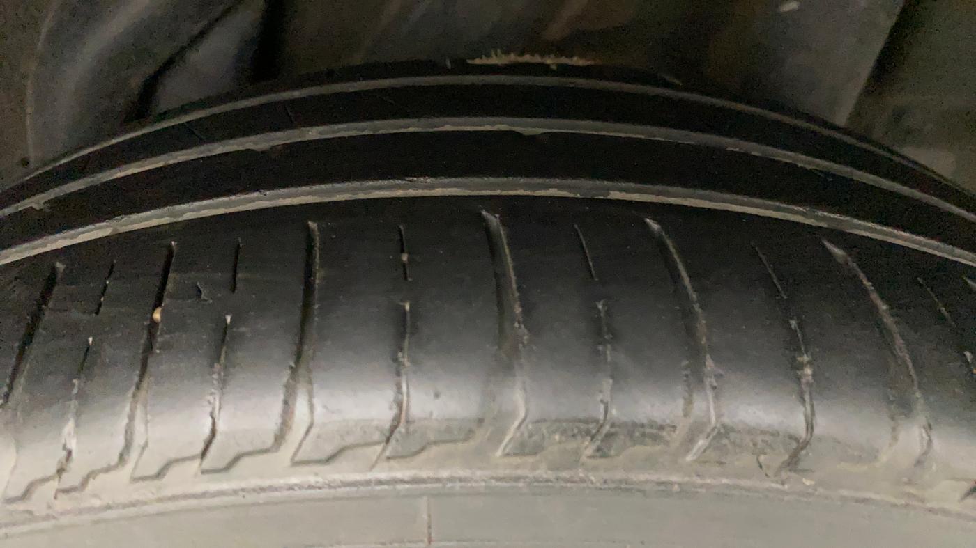 2017 Hyundai Verna 1.6 EX CRDI, Diesel, Manual, 50,331 km, Left Rear Tyre Tread